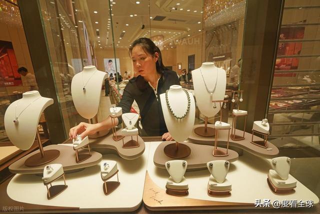 汉新荣天街盛大开业后湖商业迈入新纪元AG真人app双强联袂焕新汉口!武(图6) 汉新荣天街盛大开业后湖商业迈入新纪元AG真人app双强联袂焕新汉口!武(图6)