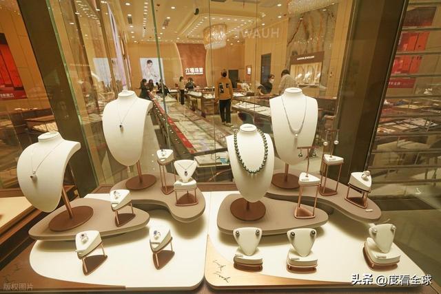 汉新荣天街盛大开业后湖商业迈入新纪元AG真人app双强联袂焕新汉口!武(图10) 汉新荣天街盛大开业后湖商业迈入新纪元AG真人app双强联袂焕新汉口!武(图10)